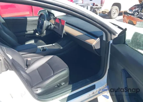 2021 Tesla Model 3 Long Range Dual Motor All-Wheel Drive z USA, uszkodzony, nr VIN 5YJ3E1EB2MF872377